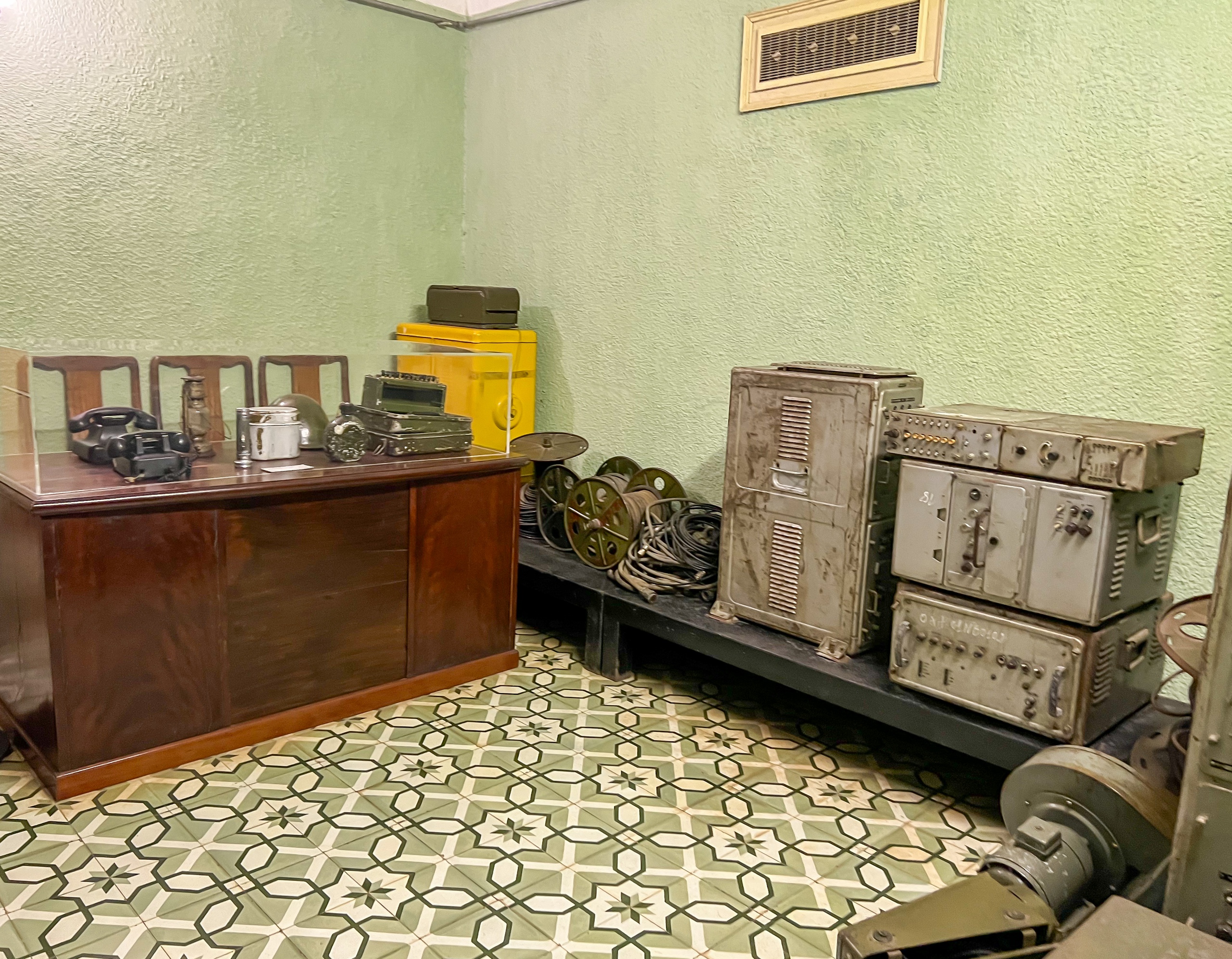 First time opening to visit the Secret Cellar at Thang Long Imperial Citadel - Photo 8. Lần đầu tiên mở cửa tham quan Hầm Cơ yếu tại Hoàng thành Thăng Long - Ảnh 8.