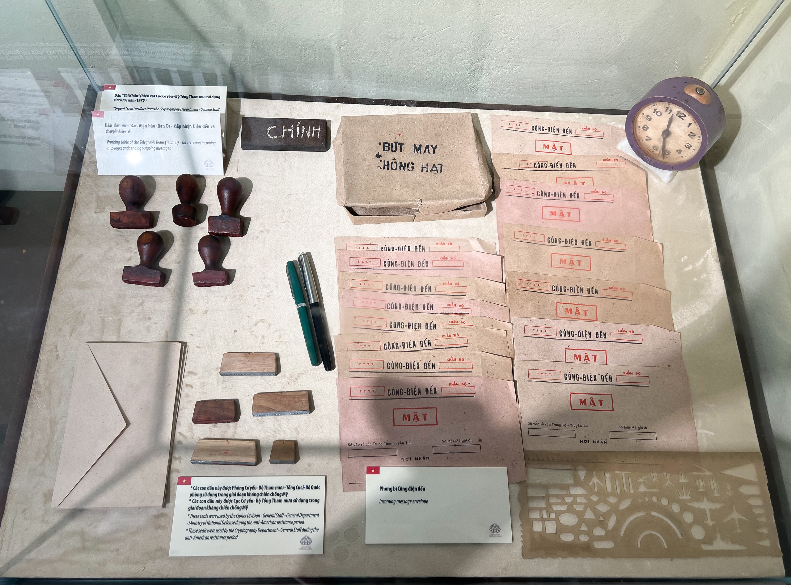 First time opening to visit the Secret Cellar at Thang Long Imperial Citadel - Photo 7. Lần đầu tiên mở cửa tham quan Hầm Cơ yếu tại Hoàng thành Thăng Long - Ảnh 7.