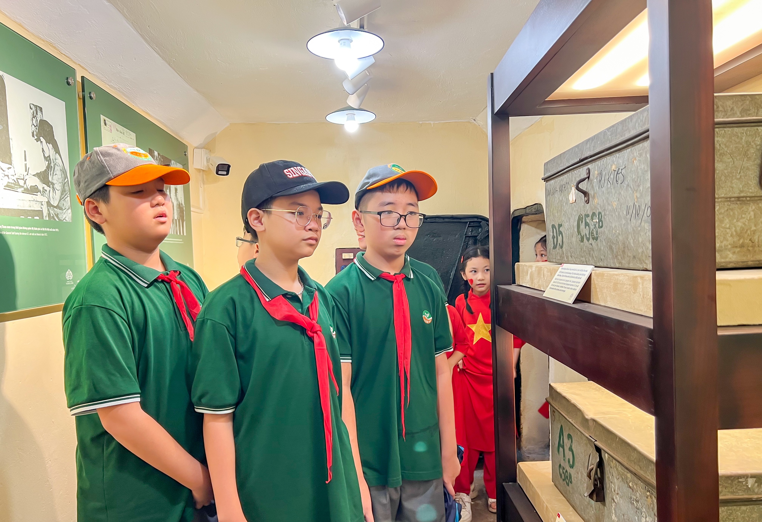 First time opening to visit the Cryptographic Cellar at Thang Long Imperial Citadel - Photo 10. Lần đầu tiên mở cửa tham quan Hầm Cơ yếu tại Hoàng thành Thăng Long - Ảnh 10.