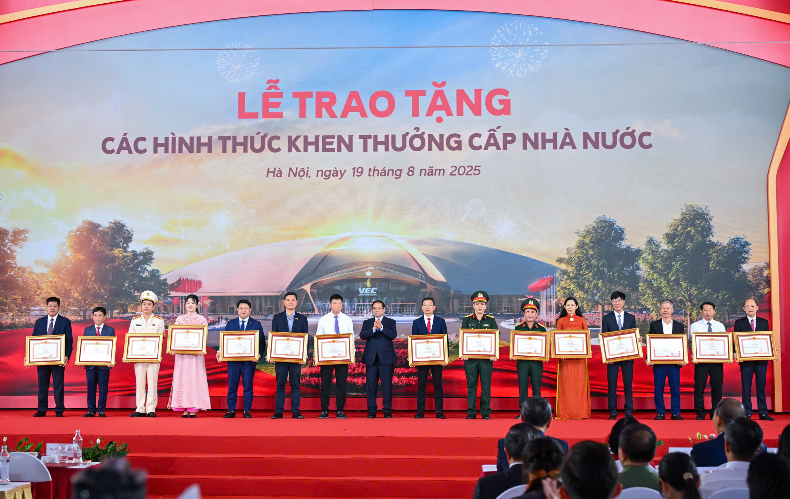 يتعهد المركز الوطني للمعارض والمؤتمرات بالمساهمة في تعزيز الصناعات الثقافية والترفيهية في فيتنام - صورة 5. Trung tâm Hội chợ triển lãm quốc gia hứa hen góp phần thúc đẩy công nghiệp văn hóa, công nghiệp giải trí của Việt Nam - Ảnh 5.