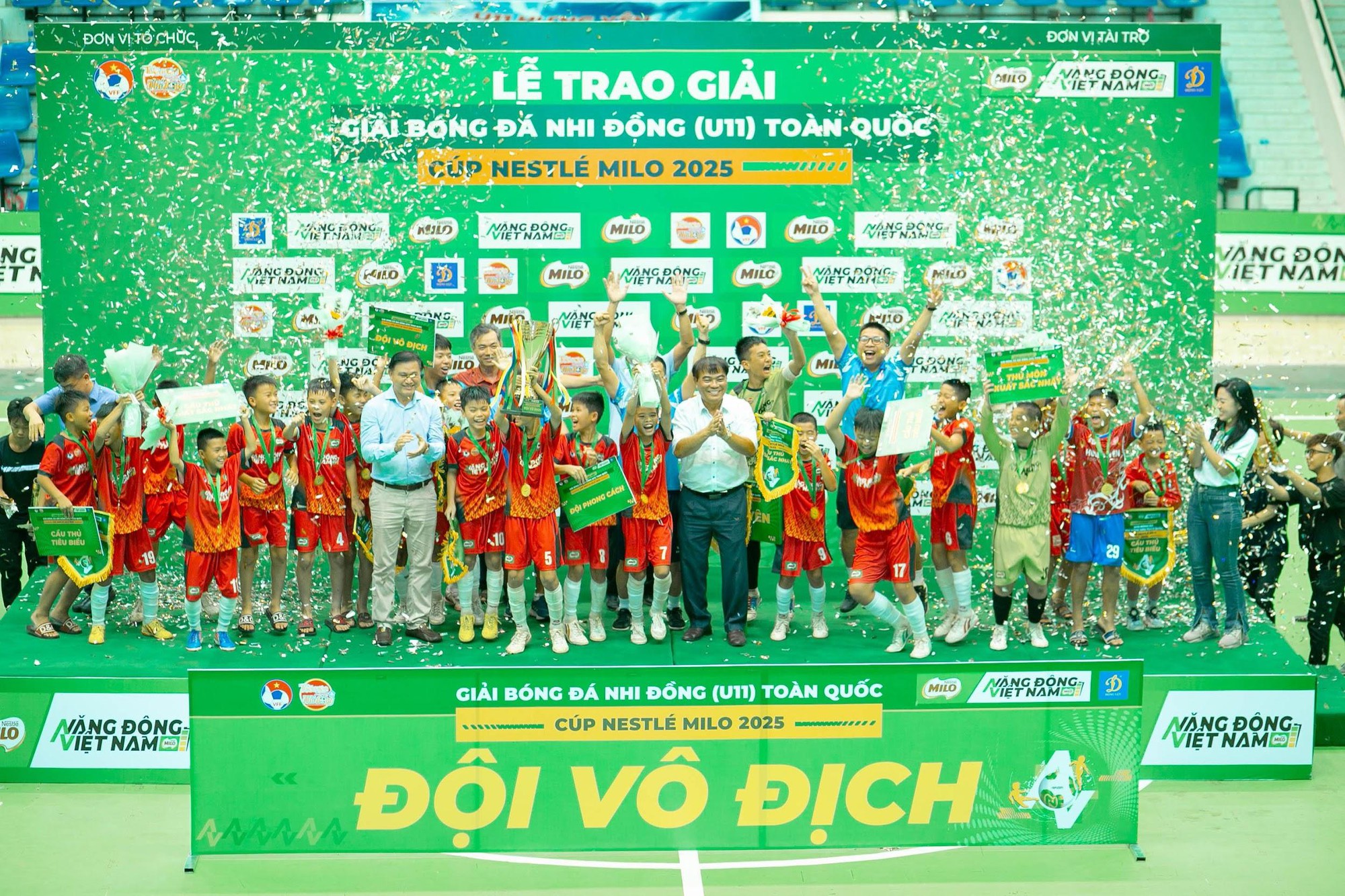U11 Hưng Yên lần đầu vô địch Giải Bóng đá Nhi đồng Toàn quốc - Cúp Nestlé MILO 2025 - Ảnh 1. U11 Hưng Yên lần đầu vô địch Giải Bóng đá Nhi đồng Toàn quốc - Cúp Nestlé MILO 2025 - Ảnh 1.