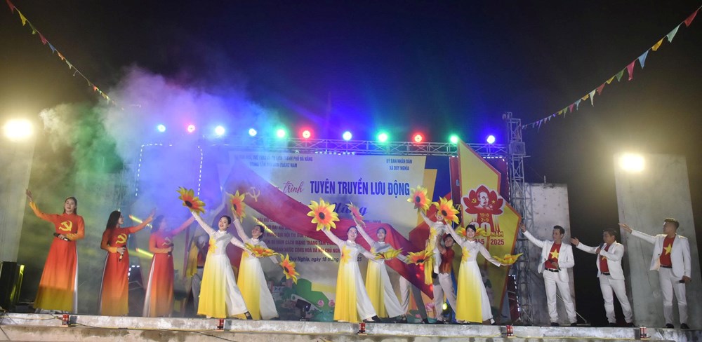 Đà Nẵng: Đưa chương trình văn nghệ, chiếu phim lưu động về với miền núi, xã đảo - Ảnh 3.