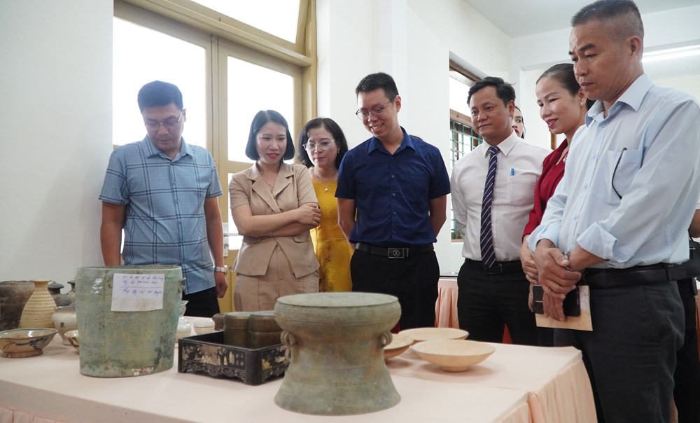 Bảo tàng Lịch sử thành phố Huế tiếp nhận hơn 1.400 tư liệu, hiện vật - Ảnh 4.