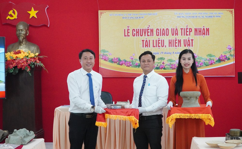 Bảo tàng Lịch sử thành phố Huế tiếp nhận hơn 1.400 tư liệu, hiện vật - Ảnh 1.