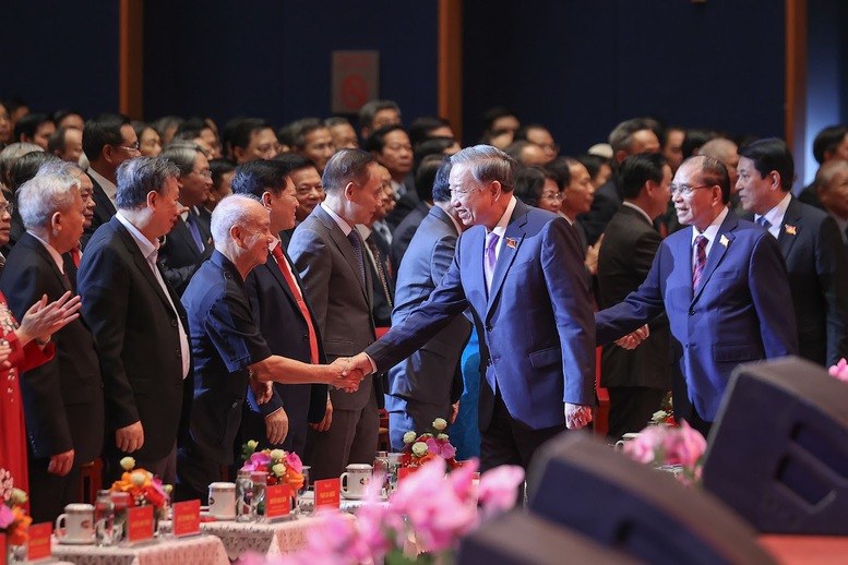 Thủ tướng: Chính phủ dưới sự lãnh đạo của Đảng, 80 năm hành trình vì nước, vì dân - Ảnh 4.