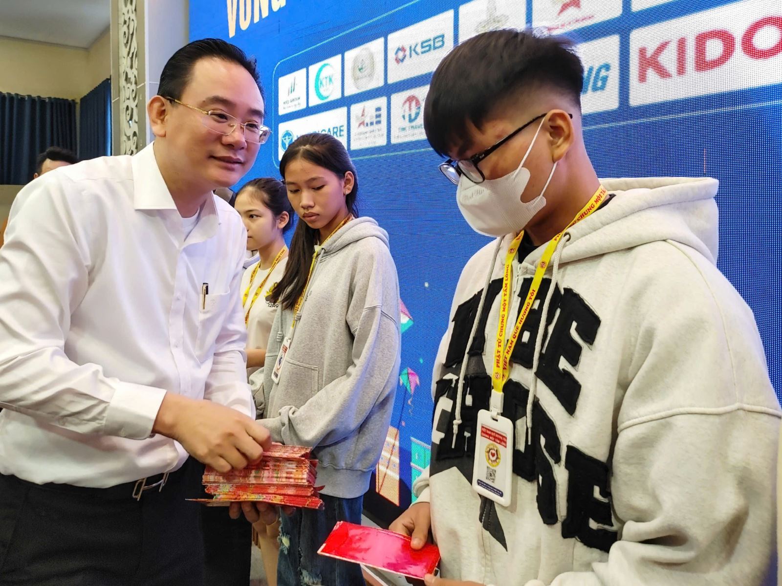 TP Hồ Chí Minh: Chắp cánh ước mơ cho trẻ em khó khăn trước thềm năm học mới - Ảnh 2. TP Hồ Chí Minh: Chắp cánh ước mơ cho trẻ em khó khăn trước thềm năm học mới - Ảnh 2.
