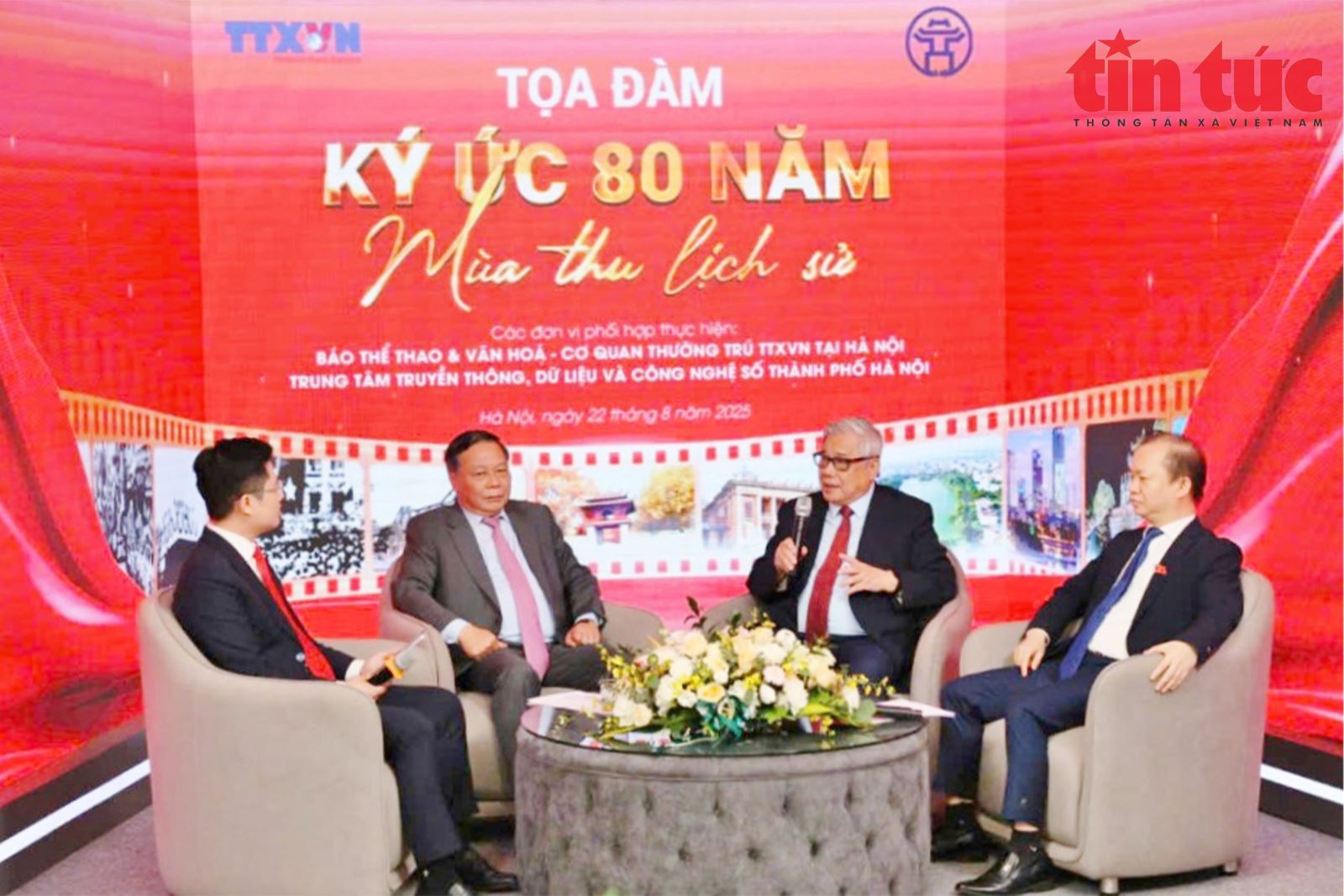 Nhìn lại chặng đường hào hùng, hun đúc khát vọng tương lai - Ảnh 1.