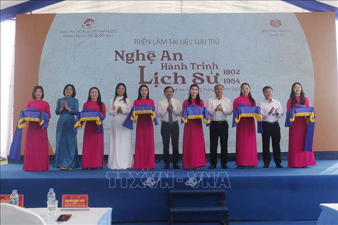 200 tài liệu, hình ảnh tái hiện hành trình lịch sử của Nghệ An từ năm 1802 - 1954 - Ảnh 1. 200 tài liệu, hình ảnh tái hiện hành trình lịch sử của Nghệ An từ năm 1802 - 1954 - Ảnh 1.