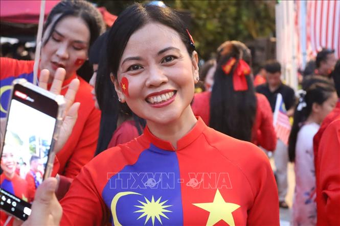 Nghệ thuật và áo dài truyền thống gắn kết quan hệ hữu nghị Việt Nam - Malaysia - Ảnh 2. Nghệ thuật và áo dài truyền thống gắn kết quan hệ hữu nghị Việt Nam - Malaysia - Ảnh 2.