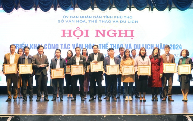 Phú Thọ: Tổ chức phong trào thi đua cao điểm, lập thành tích xuất sắc chào mừng Đại hội Đảng bộ các cấp