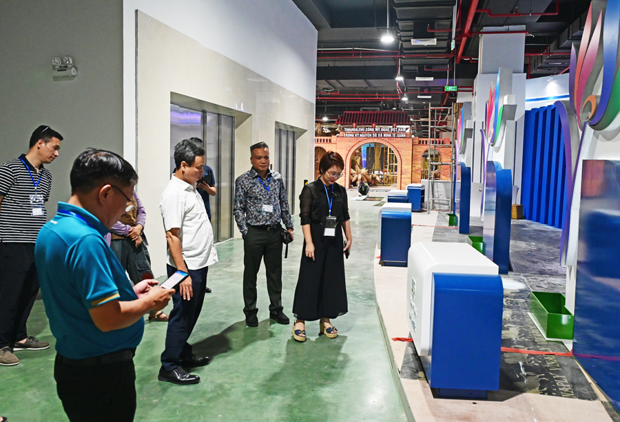 Cục trưởng Nguyễn Trùng Khánh kiểm tra công tác chuẩn bị trưng bày Du lịch Văn hóa tại Triển lãm A80 - Ảnh 7. Cục trưởng Nguyễn Trùng Khánh kiểm tra công tác chuẩn bị trưng bày Du lịch Văn hóa tại Triển lãm A80 - Ảnh 7.