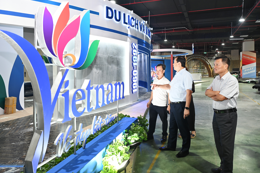 Cục trưởng Nguyễn Trùng Khánh kiểm tra công tác chuẩn bị trưng bày Du lịch Văn hóa tại Triển lãm A80 - Ảnh 4. Cục trưởng Nguyễn Trùng Khánh kiểm tra công tác chuẩn bị trưng bày Du lịch Văn hóa tại Triển lãm A80 - Ảnh 4.