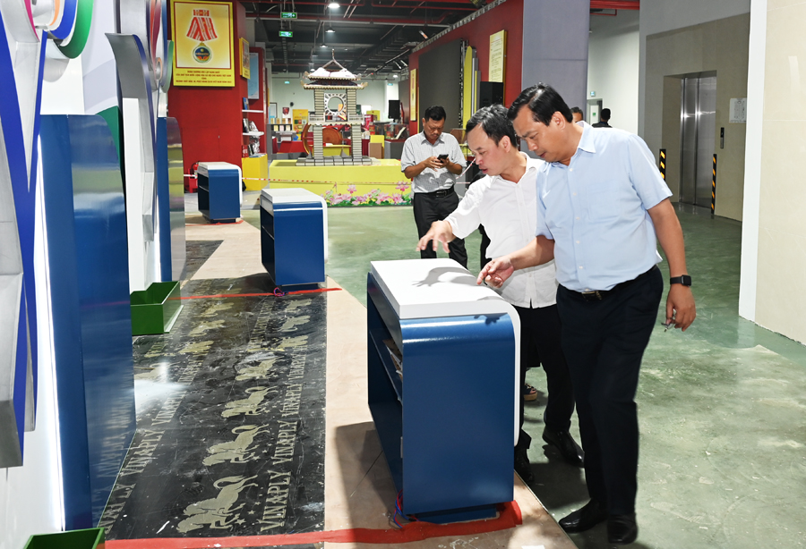 Cục trưởng Nguyễn Trùng Khánh kiểm tra công tác chuẩn bị trưng bày Du lịch Văn hóa tại Triển lãm A80 - Ảnh 2. Cục trưởng Nguyễn Trùng Khánh kiểm tra công tác chuẩn bị trưng bày Du lịch Văn hóa tại Triển lãm A80 - Ảnh 2.