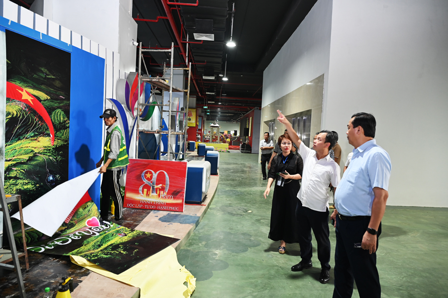 Cục trưởng Nguyễn Trùng Khánh kiểm tra công tác chuẩn bị trưng bày Du lịch Văn hóa tại Triển lãm A80 - Ảnh 3. Cục trưởng Nguyễn Trùng Khánh kiểm tra công tác chuẩn bị trưng bày Du lịch Văn hóa tại Triển lãm A80 - Ảnh 3.