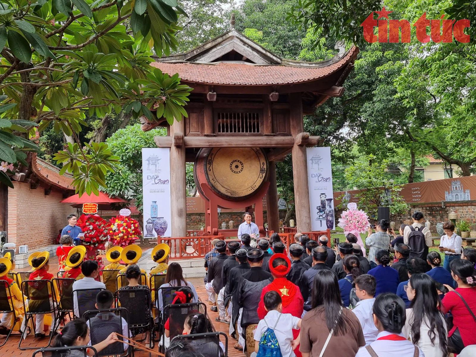 Hà Nội: Trưng bày đặc sắc gốm Bát Tràng kỷ niệm 80 năm Cách mạng Tháng Tám, Quốc khánh 2/9 - Ảnh 1. Hà Nội: Trưng bày đặc sắc gốm Bát Tràng kỷ niệm 80 năm Cách mạng Tháng Tám, Quốc khánh 2/9 - Ảnh 1.