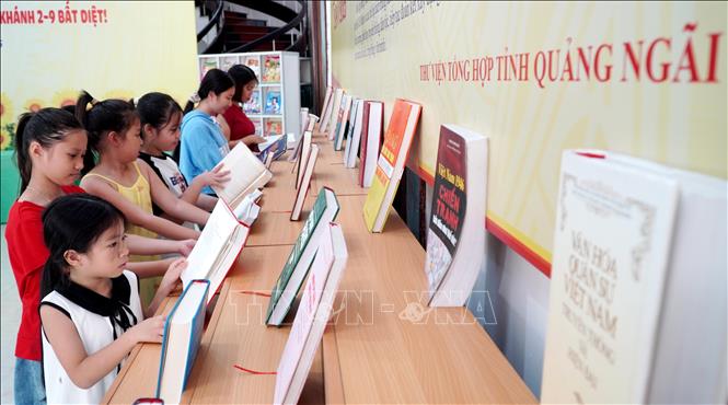 Quảng Ngãi: Trưng bày 3.000 sách, báo chủ đề 'Tinh thần Cách mạng Tháng Tám và Quốc khánh 2/9 bất diệt' - Ảnh 1. Quảng Ngãi: Trưng bày 3.000 sách, báo chủ đề 'Tinh thần Cách mạng Tháng Tám và Quốc khánh 2/9 bất diệt' - Ảnh 1.