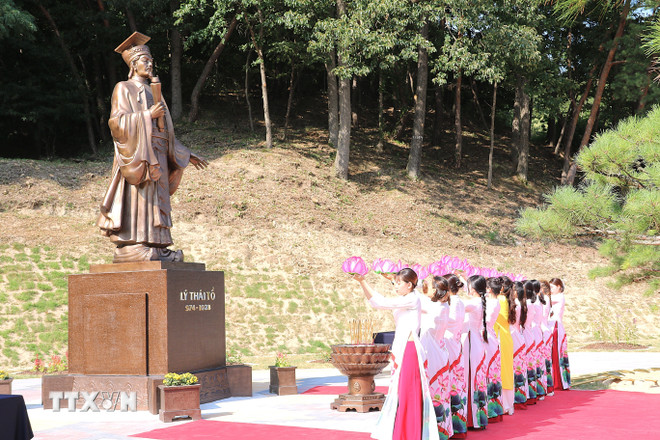 Giao lưu văn hóa Việt-Hàn tại “Làng Việt Nam” ở Hàn Quốc - Ảnh 2. Giao lưu văn hóa Việt-Hàn tại “Làng Việt Nam” ở Hàn Quốc - Ảnh 2.