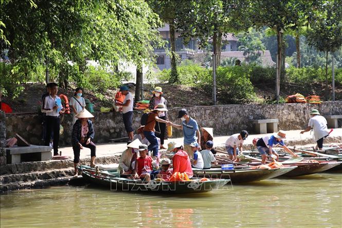 Bão số 5: Một số điểm du lịch đường thủy ở Ninh Bình dừng phục vụ du khách - Ảnh 1. Bão số 5: Một số điểm du lịch đường thủy ở Ninh Bình dừng phục vụ du khách - Ảnh 1.