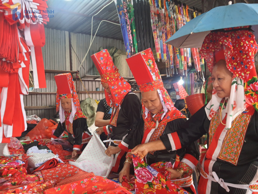 Quảng Ninh phát triển du lịch gắn với phát huy các giá trị văn hoá - Ảnh 2. Quảng Ninh phát triển du lịch gắn với phát huy các giá trị văn hoá - Ảnh 2.