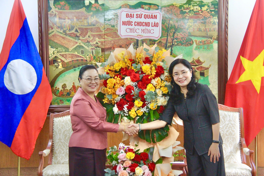 80 năm Quốc khánh: Đại sứ Lào tại Việt Nam chúc mừng tập thể Lãnh đạo, cán bộ Bộ Văn hóa, Thể thao và Du lịch - Ảnh 3. 80 năm Quốc khánh: Đại sứ Lào tại Việt Nam chúc mừng tập thể Lãnh đạo, cán bộ Bộ Văn hóa, Thể thao và Du lịch - Ảnh 3.