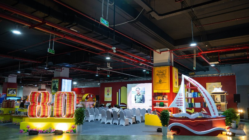 Từ sách lá, thẻ tre đến sách điện tử hiện đại tại Triển lãm thành tựu ...