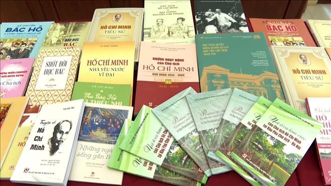 Lan tỏa tủ sách Bác Hồ tại các khu di tích Chủ tịch Hồ Chí Minh ở Thái Lan - Ảnh 3. Lan tỏa tủ sách Bác Hồ tại các khu di tích Chủ tịch Hồ Chí Minh ở Thái Lan - Ảnh 3.