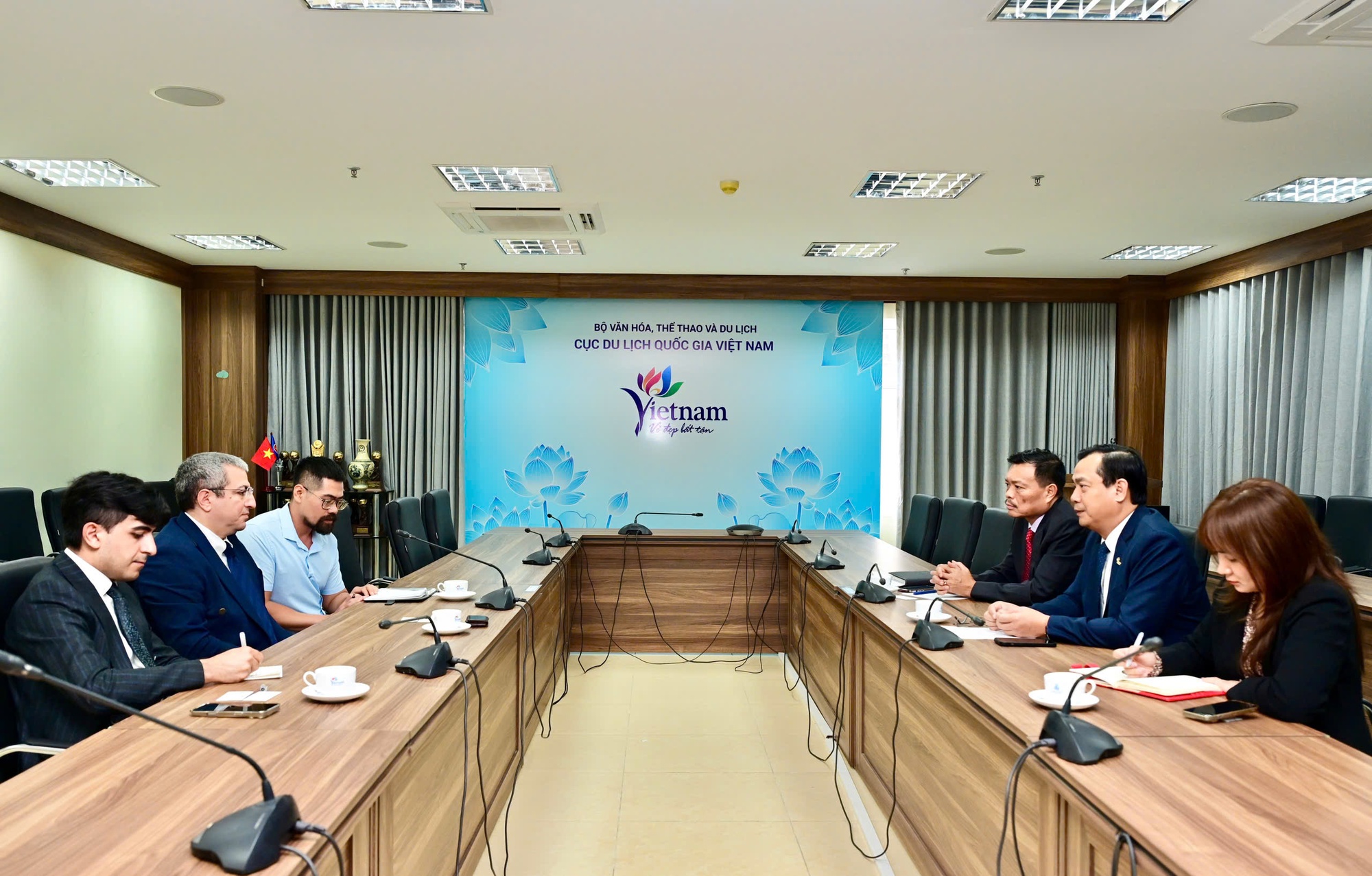 Tăng cường kết nối, mở rộng hợp tác du lịch Việt Nam - Azerbaijan - Ảnh 1. Tăng cường kết nối, mở rộng hợp tác du lịch Việt Nam - Azerbaijan - Ảnh 1.