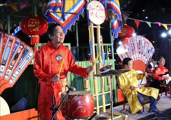 Khi bài Chòi hồi sinh mạnh mẽ giữa đô thị hiện đại - Ảnh 2. Khi bài Chòi hồi sinh mạnh mẽ giữa đô thị hiện đại - Ảnh 2.