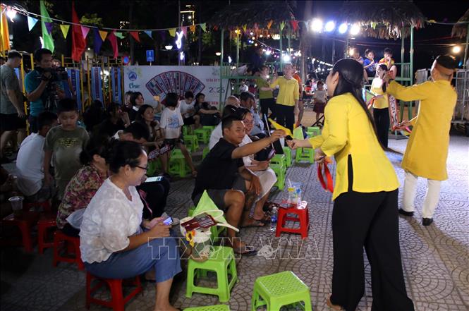 Khi bài Chòi hồi sinh mạnh mẽ giữa đô thị hiện đại - Ảnh 5. Khi bài Chòi hồi sinh mạnh mẽ giữa đô thị hiện đại - Ảnh 5.