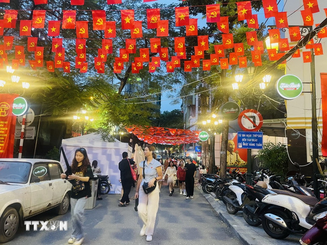 80 năm Quốc khánh: Không gian văn hóa “Sắc đỏ Ba Đình” rực rỡ giữa lòng Hà Nội - Ảnh 1. 80 năm Quốc khánh: Không gian văn hóa “Sắc đỏ Ba Đình” rực rỡ giữa lòng Hà Nội - Ảnh 1.