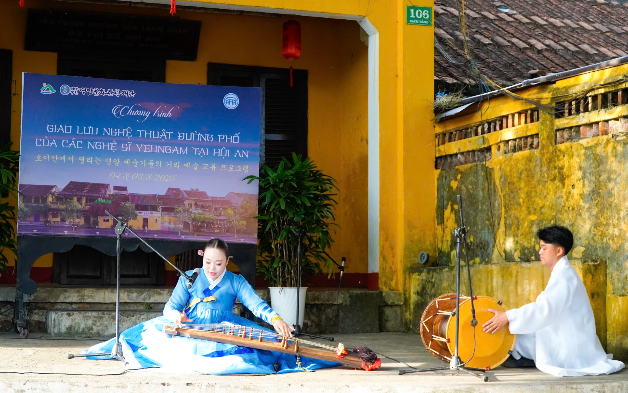 ホイアンでヨンアムと韓国の芸術家が芸術を交流 - 写真2。 Các nghệ sĩ Yeongam, Hàn Quốc giao lưu nghệ thuật tại Hội An - Ảnh 2.