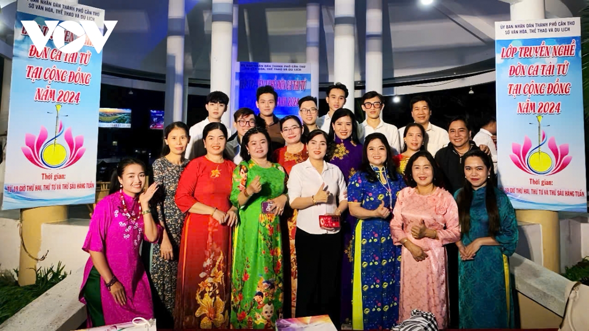 Cần Thơ mở lớp truyền nghề Đờn ca tài tử tại cộng đồng năm 2025 - Ảnh 2. Cần Thơ mở lớp truyền nghề Đờn ca tài tử tại cộng đồng năm 2025 - Ảnh 2.