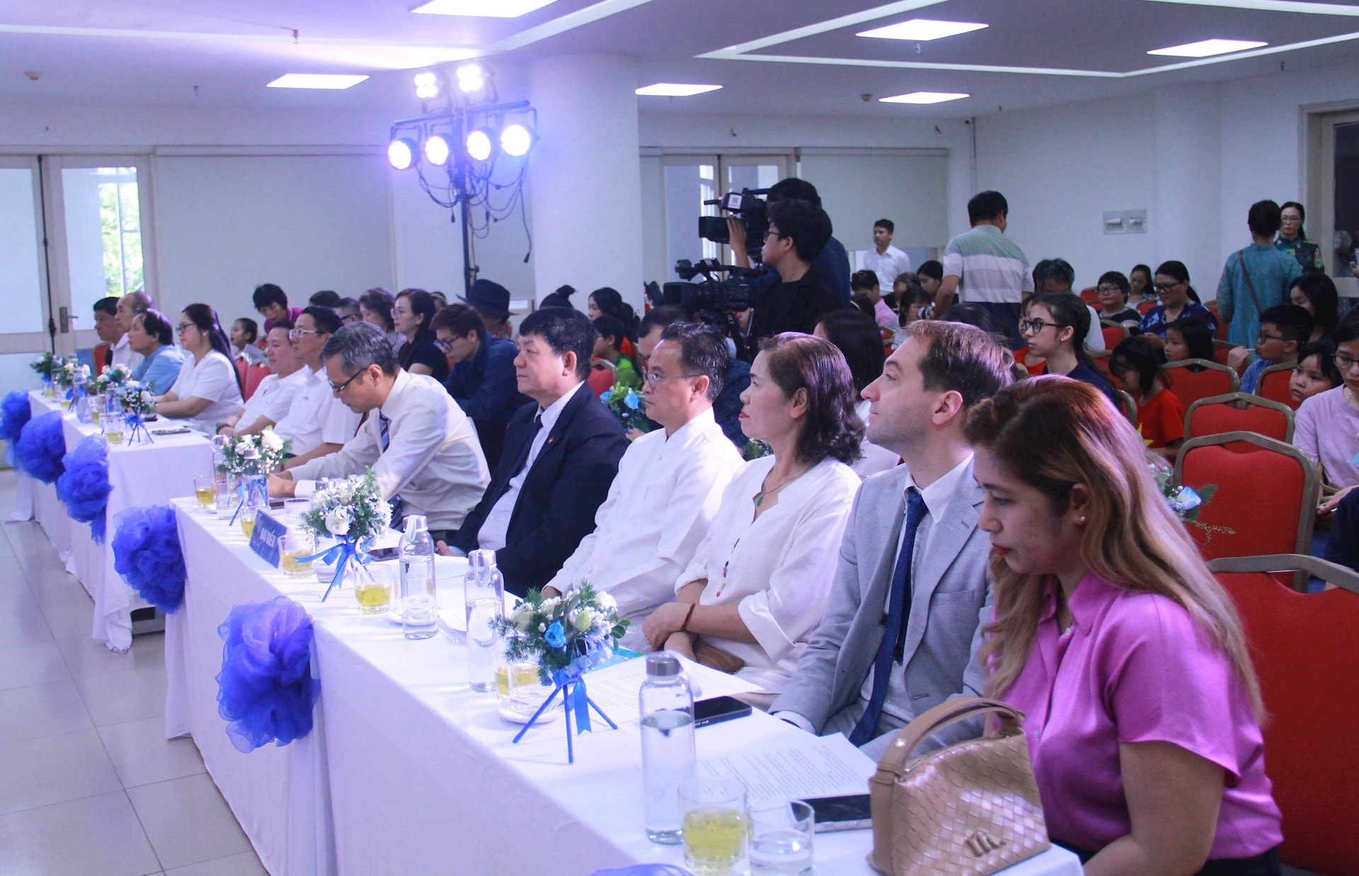 Khởi động Cuộc thi vẽ tranh thiếu nhi quốc tế “Em yêu Hà Nội - Thành phố vì hòa bình” năm 2025 - Ảnh 4. Khởi động Cuộc thi vẽ tranh thiếu nhi quốc tế “Em yêu Hà Nội - Thành phố vì hòa bình” năm 2025 - Ảnh 4.