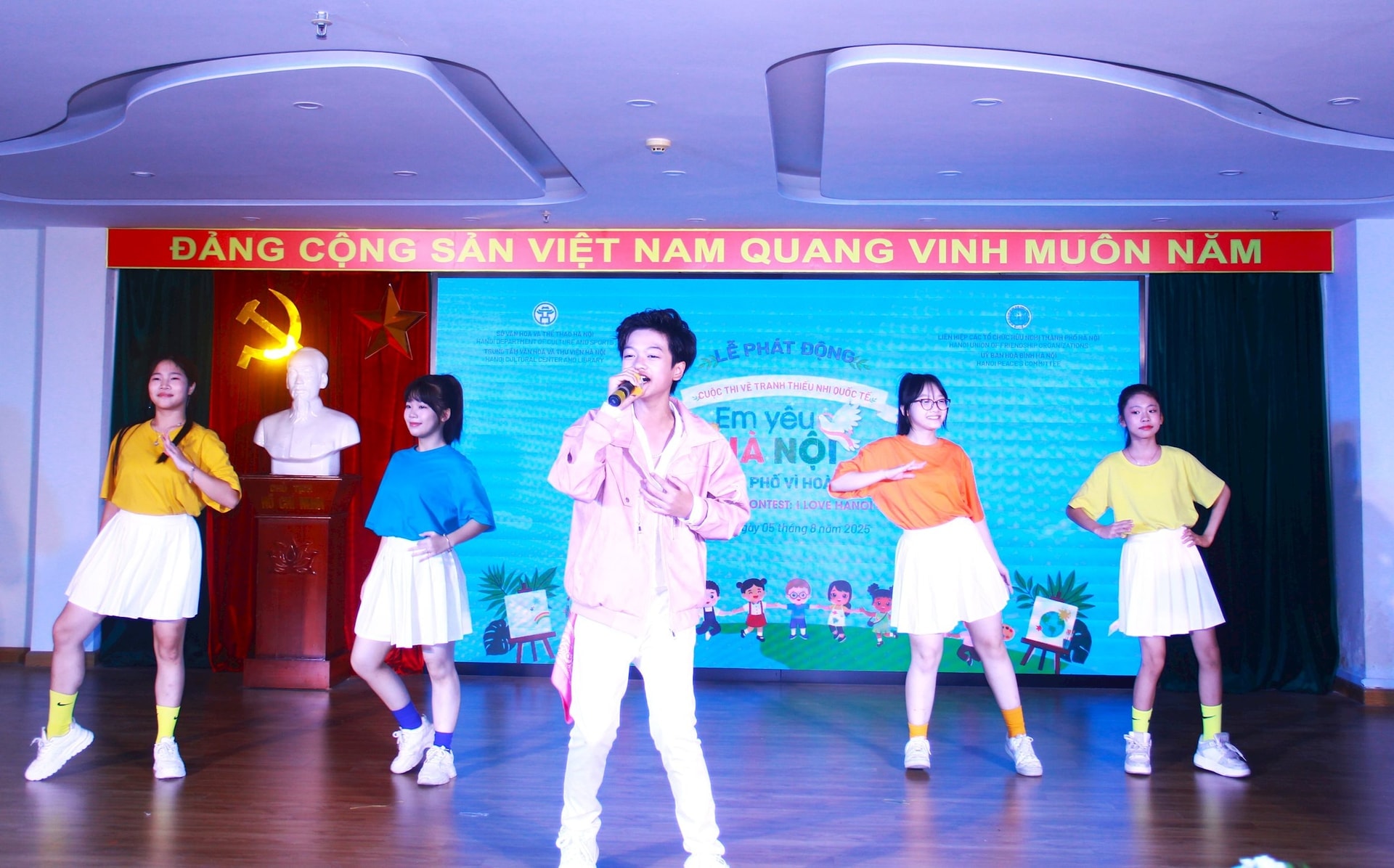 Khởi động Cuộc thi vẽ tranh thiếu nhi quốc tế “Em yêu Hà Nội - Thành phố vì hòa bình” năm 2025 - Ảnh 3. Khởi động Cuộc thi vẽ tranh thiếu nhi quốc tế “Em yêu Hà Nội - Thành phố vì hòa bình” năm 2025 - Ảnh 3.