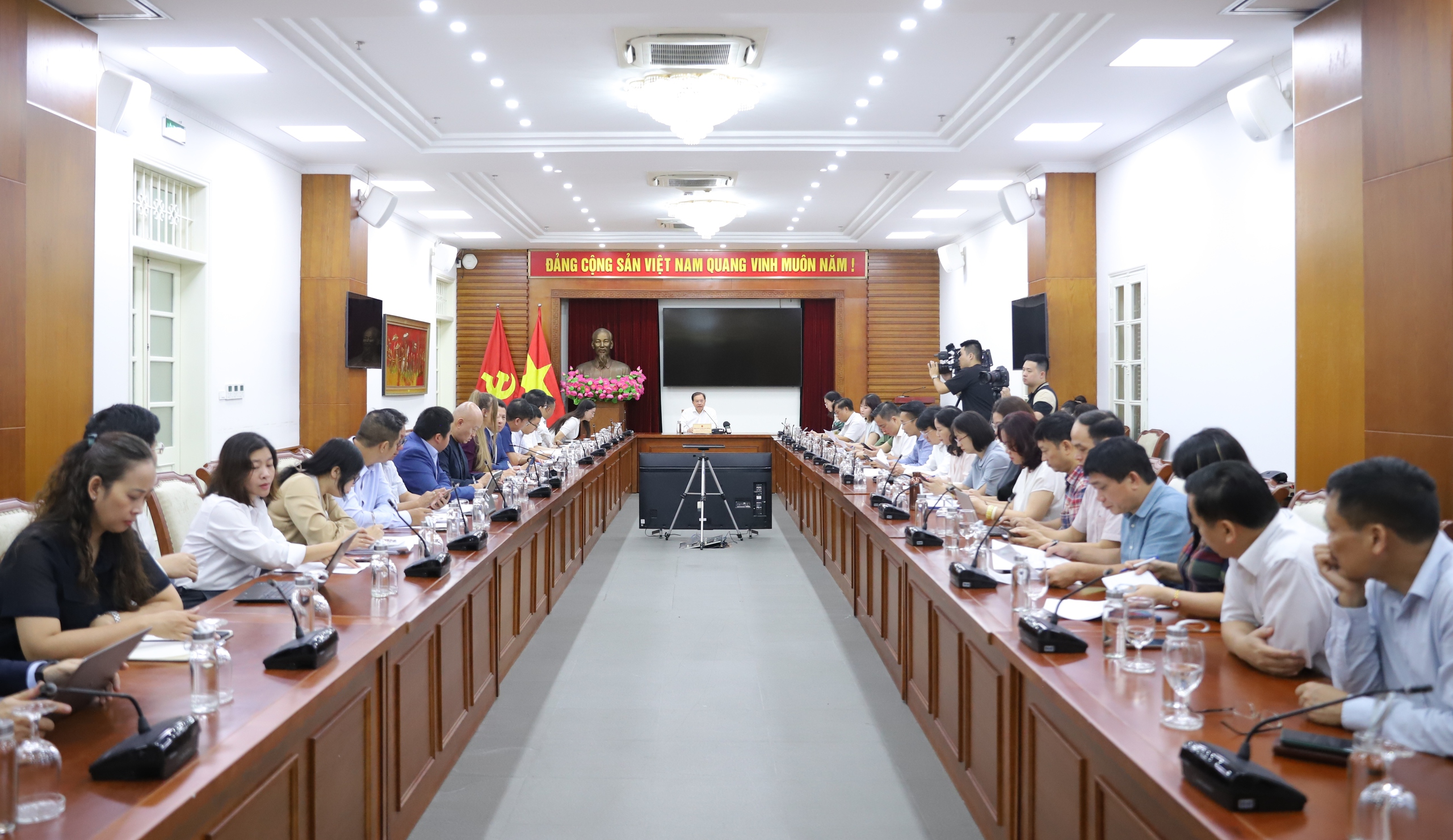 Gut vorbereitet für die Eröffnungszeremonie, die Abschlusszeremonie und die Aktivitäten der Nationalen Errungenschaftsausstellung anlässlich des 80. Jahrestages des Nationalfeiertags - Foto 7. Chuẩn bị tốt cho Lễ khai mạc, Lễ bế mạc và các hoạt động tại Triển lãm thành tựu Đất nước nhân dịp kỷ niệm 80 năm Ngày Quốc khánh - Ảnh 7.