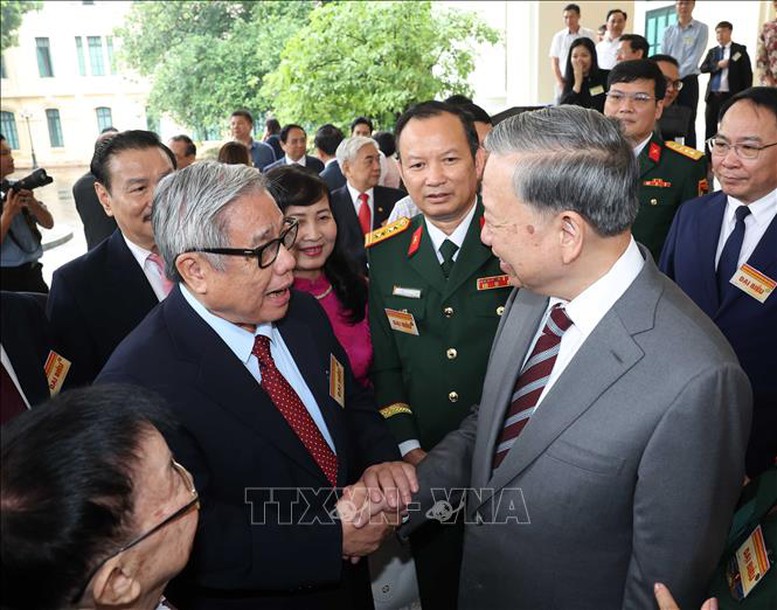 Tổng Bí thư: Trí thức, nhà khoa học, văn nghệ sĩ tiếp tục là lực lượng tiên phong mở đường cho dân tộc tiến lên mạnh mẽ - Ảnh 5. Tổng Bí thư: Trí thức, nhà khoa học, văn nghệ sĩ tiếp tục là lực lượng tiên phong mở đường cho dân tộc tiến lên mạnh mẽ - Ảnh 5.