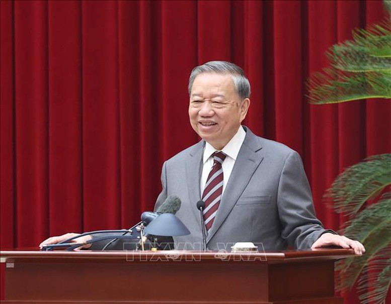 Tổng Bí thư: Trí thức, nhà khoa học, văn nghệ sĩ tiếp tục là lực lượng tiên phong mở đường cho dân tộc tiến lên mạnh mẽ - Ảnh 2. Tổng Bí thư: Trí thức, nhà khoa học, văn nghệ sĩ tiếp tục là lực lượng tiên phong mở đường cho dân tộc tiến lên mạnh mẽ - Ảnh 2.