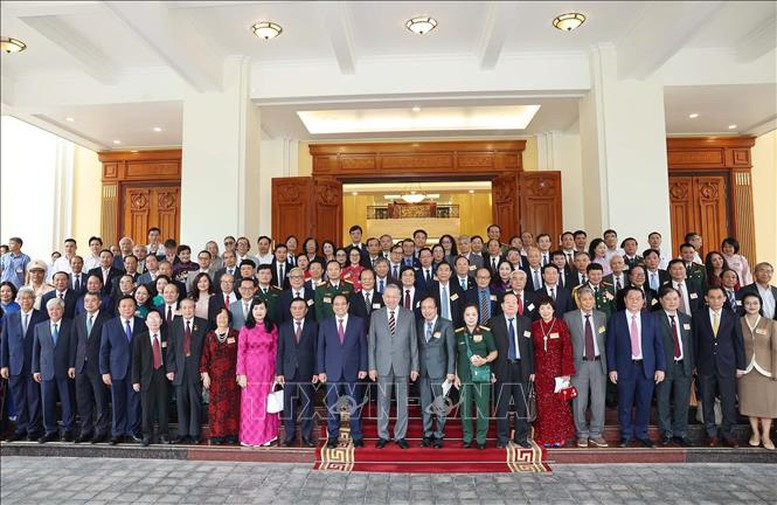 Tổng Bí thư: Trí thức, nhà khoa học, văn nghệ sĩ tiếp tục là lực lượng tiên phong mở đường cho dân tộc tiến lên mạnh mẽ - Ảnh 6. Tổng Bí thư: Trí thức, nhà khoa học, văn nghệ sĩ tiếp tục là lực lượng tiên phong mở đường cho dân tộc tiến lên mạnh mẽ - Ảnh 6.