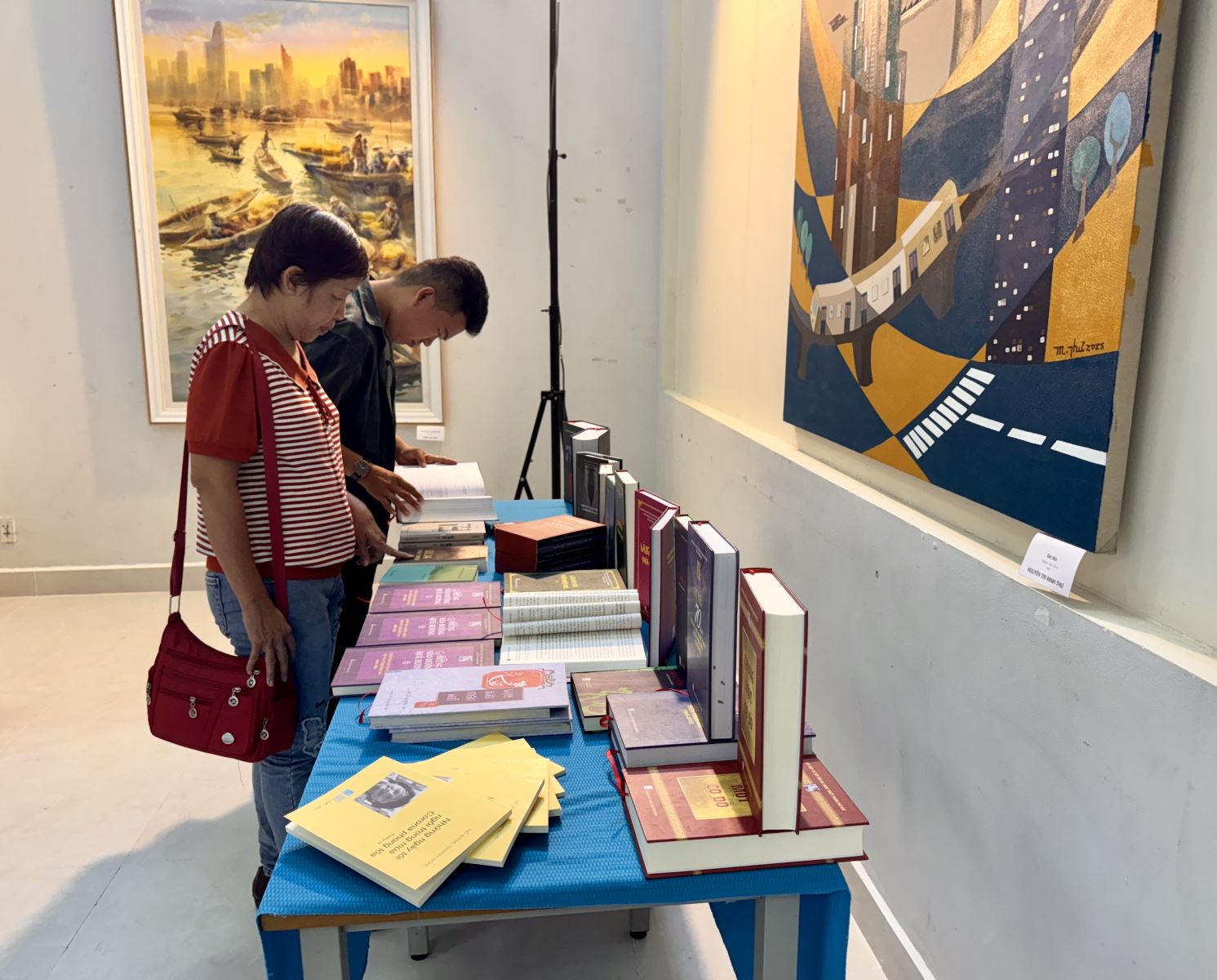 Xu hướng đọc sách chữa lành tăng mạnh - Ảnh 1. Xu hướng đọc sách chữa lành tăng mạnh - Ảnh 1.