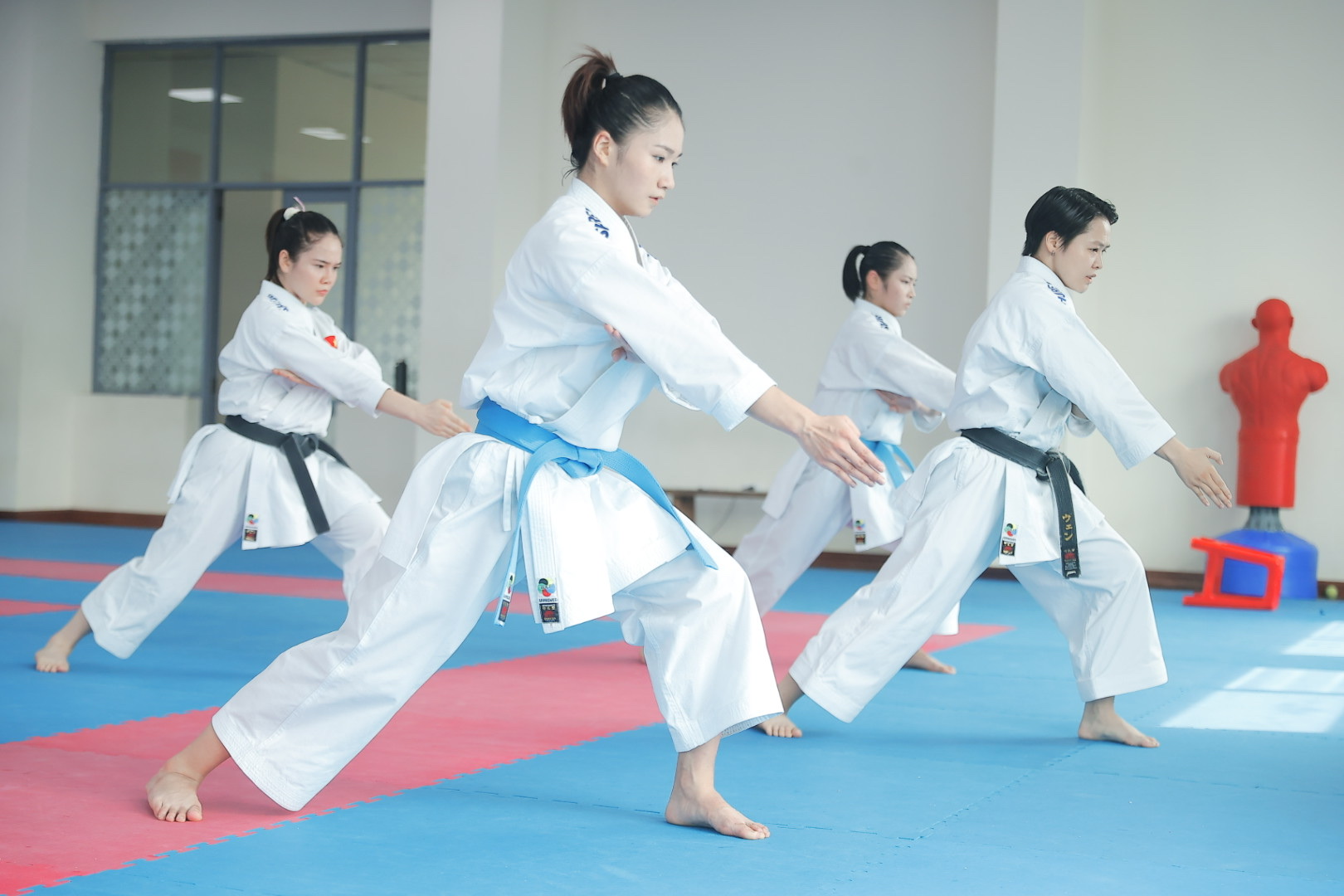 Đội tuyển kata nữ Việt Nam tự tin bảo vệ HCV SEA Games 33 - Ảnh 1. Đội tuyển kata nữ Việt Nam tự tin bảo vệ HCV SEA Games 33 - Ảnh 1.
