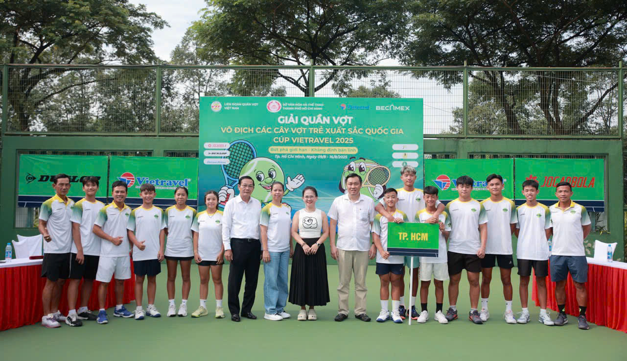 Nadšení propuklo na mistrovství Národního výborného mladého tenisu 2025 - Foto 1. Sôi nổi Giải Quần vợt vô địch các cây vợt trẻ xuất sắc Quốc gia năm 2025 - Ảnh 1.