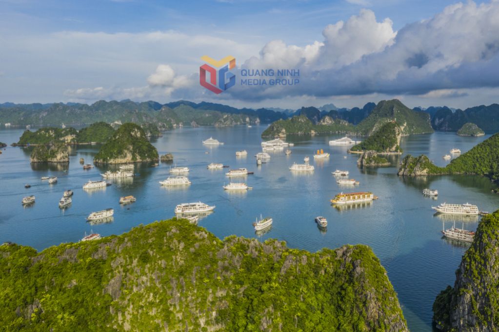 Quảng Ninh: Nâng cao chất lượng sản phẩm du lịch trên vịnh Hạ Long - Ảnh 1.
