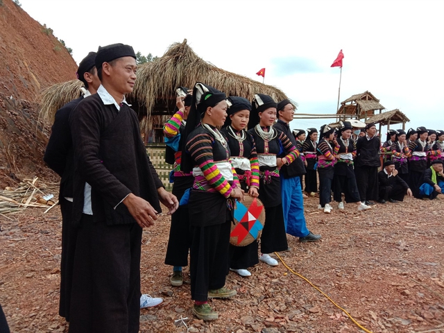 Cả nước chung tay vì người nghèo: Nhiều mô hình hỗ trợ được triển khai, giúp cải thiện thu nhập, gìn giữ bản sắc văn hóa - Ảnh 1.