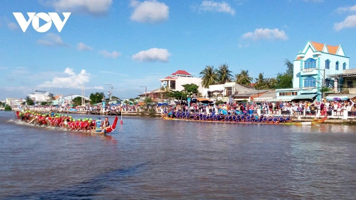 Vĩnh Long chuẩn bị tổ chức Tuần lễ Văn hóa - Thể thao - Du lịch chào mừng Ok Om Bok 2025 - Ảnh 2. Vĩnh Long chuẩn bị tổ chức Tuần lễ Văn hóa - Thể thao - Du lịch chào mừng Ok Om Bok 2025 - Ảnh 2.
