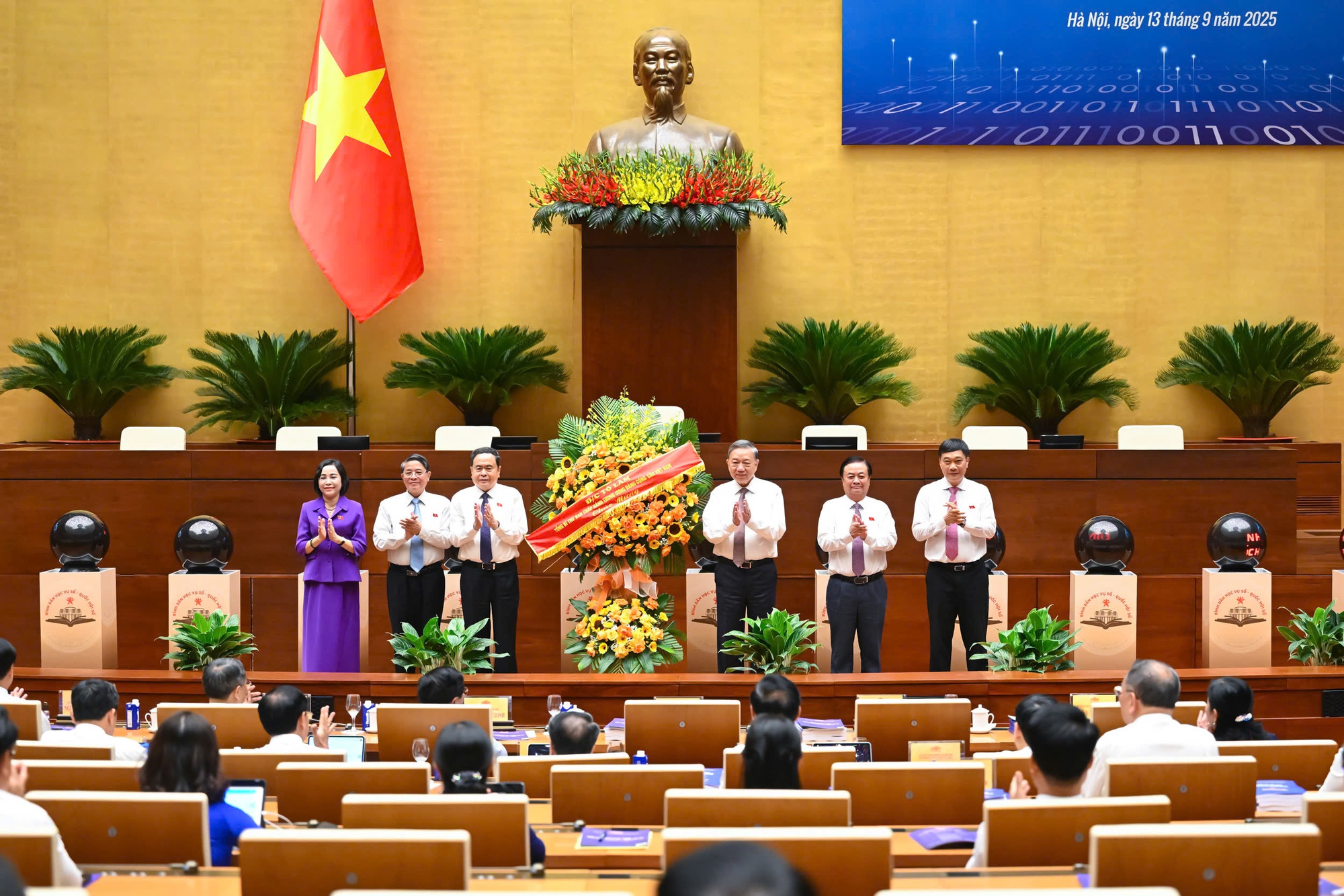 Tổng Bí thư Tô Lâm: Phong trào "Bình dân học vụ số" phải trở thành một phong trào cách mạng, toàn dân, toàn diện, bao trùm, sâu rộng - Ảnh 3. Tổng Bí thư Tô Lâm: Phong trào "Bình dân học vụ số" phải trở thành một phong trào cách mạng, toàn dân, toàn diện, bao trùm, sâu rộng - Ảnh 3.