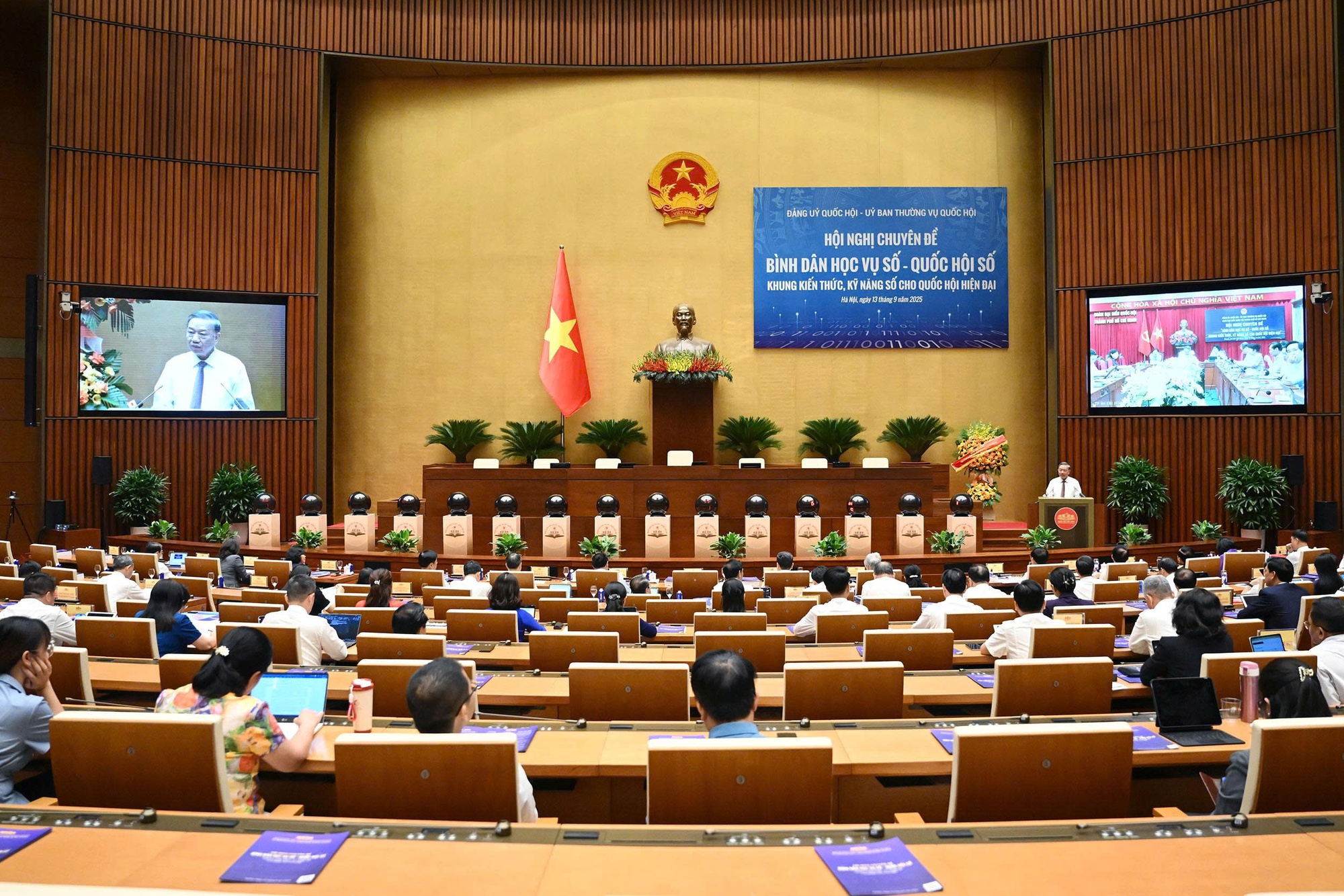 Tổng Bí thư Tô Lâm: Phong trào "Bình dân học vụ số" phải trở thành một phong trào cách mạng, toàn dân, toàn diện, bao trùm, sâu rộng - Ảnh 4. Tổng Bí thư Tô Lâm: Phong trào "Bình dân học vụ số" phải trở thành một phong trào cách mạng, toàn dân, toàn diện, bao trùm, sâu rộng - Ảnh 4.