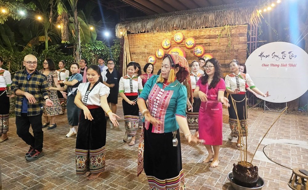 Đổi mới diện mạo du lịch Nghệ An bằng công nghệ hiện đại và kết nối di sản - Ảnh 4. Đổi mới diện mạo du lịch Nghệ An bằng công nghệ hiện đại và kết nối di sản - Ảnh 4.