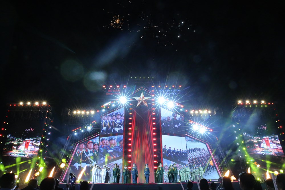 Từ những concert do Bộ VHTTDL tổ chức: Âm nhạc truyền lửa, khơi dậy sức mạnh dân tộc - Ảnh 1. Từ những concert do Bộ VHTTDL tổ chức: Âm nhạc truyền lửa, khơi dậy sức mạnh dân tộc - Ảnh 1.