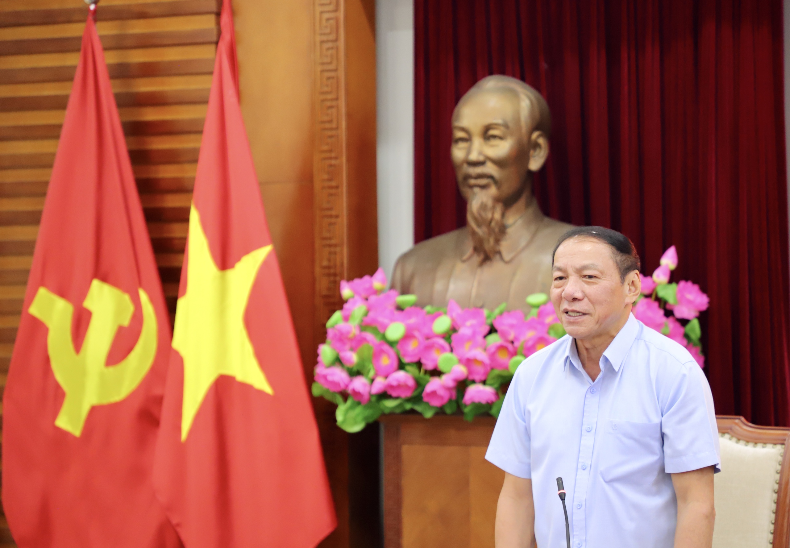 Minister Nguyen Van Hung chaired the second meeting of the Party Executive Committee of the Ministry of Culture, Sports and Tourism for the 2025-2030 term - Photo 6. Bộ trưởng Nguyễn Văn Hùng chủ trì phiên họp lần thứ hai Ban Chấp hành Đảng bộ Bộ VHTTDL nhiệm kỳ 2025 - 2030 - Ảnh 6.