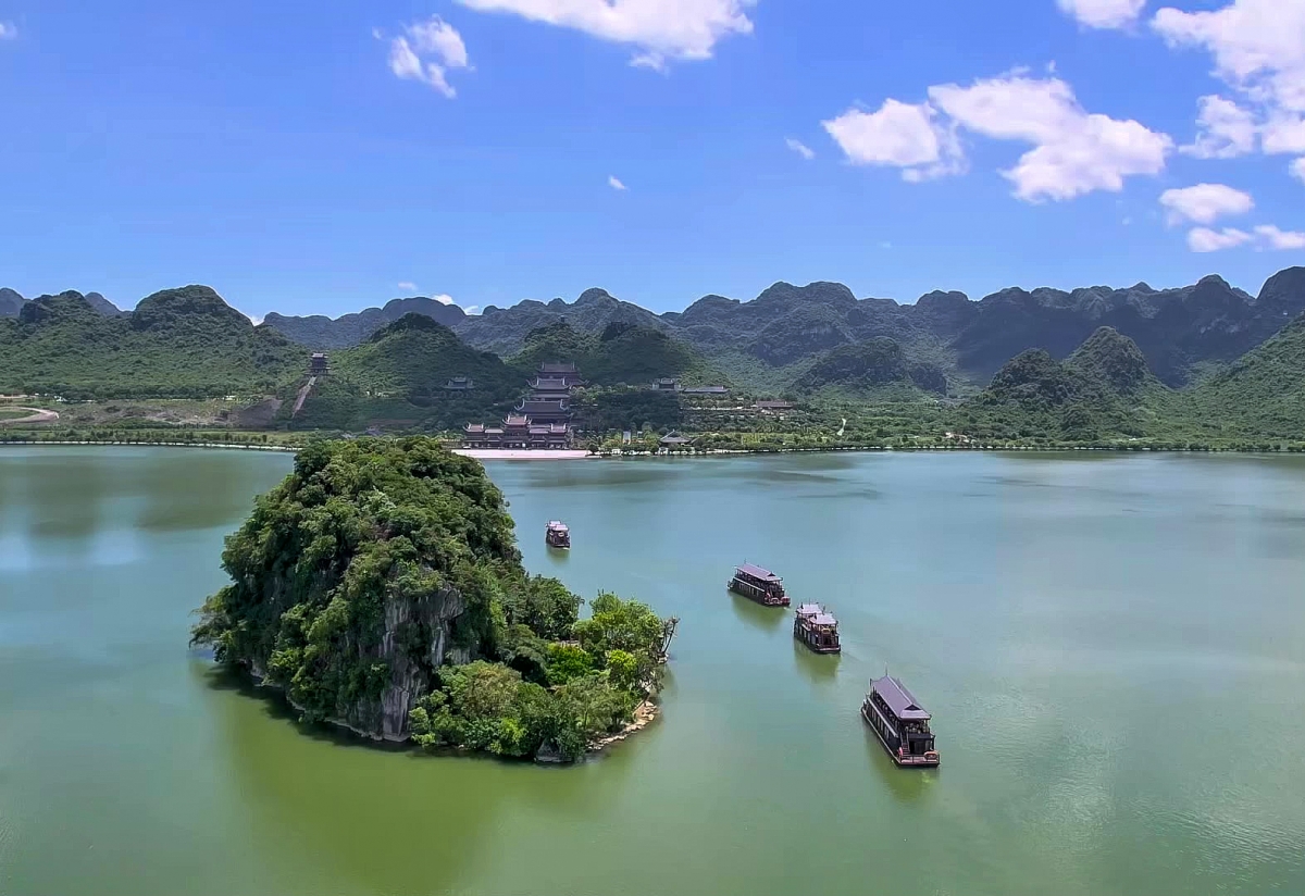Phát triển du lịch bền vững tại quần thể Tam Chúc, Ninh Bình - Ảnh 1.